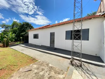 Casa de fundo disponível para locação por R$ 750,00/mês no Vila Cordenusi em Americana/SP.