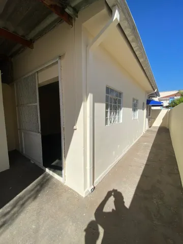 Casa de fundo disponível para locação por R$ 980,00/mês no Vila Nossa Sra. de Fatima em Americana/SP.