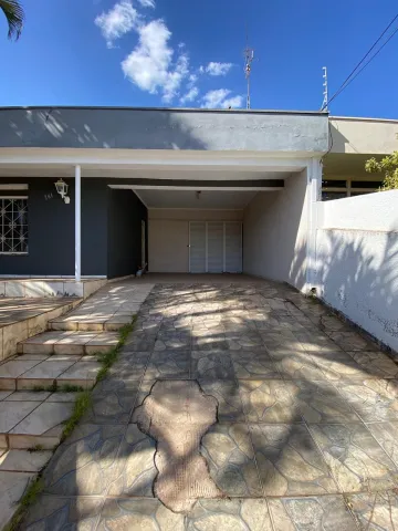 Casa disponível para alugar por R$ 3.300,00 no Jardim Santana de Americana/SP.